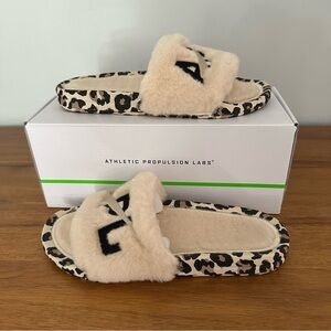 New in Box APL Women's Shearling Slide Parchment/Black/Leopard Size 9